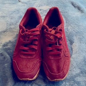 COPY - Puma Sneakers Burgundy in Color